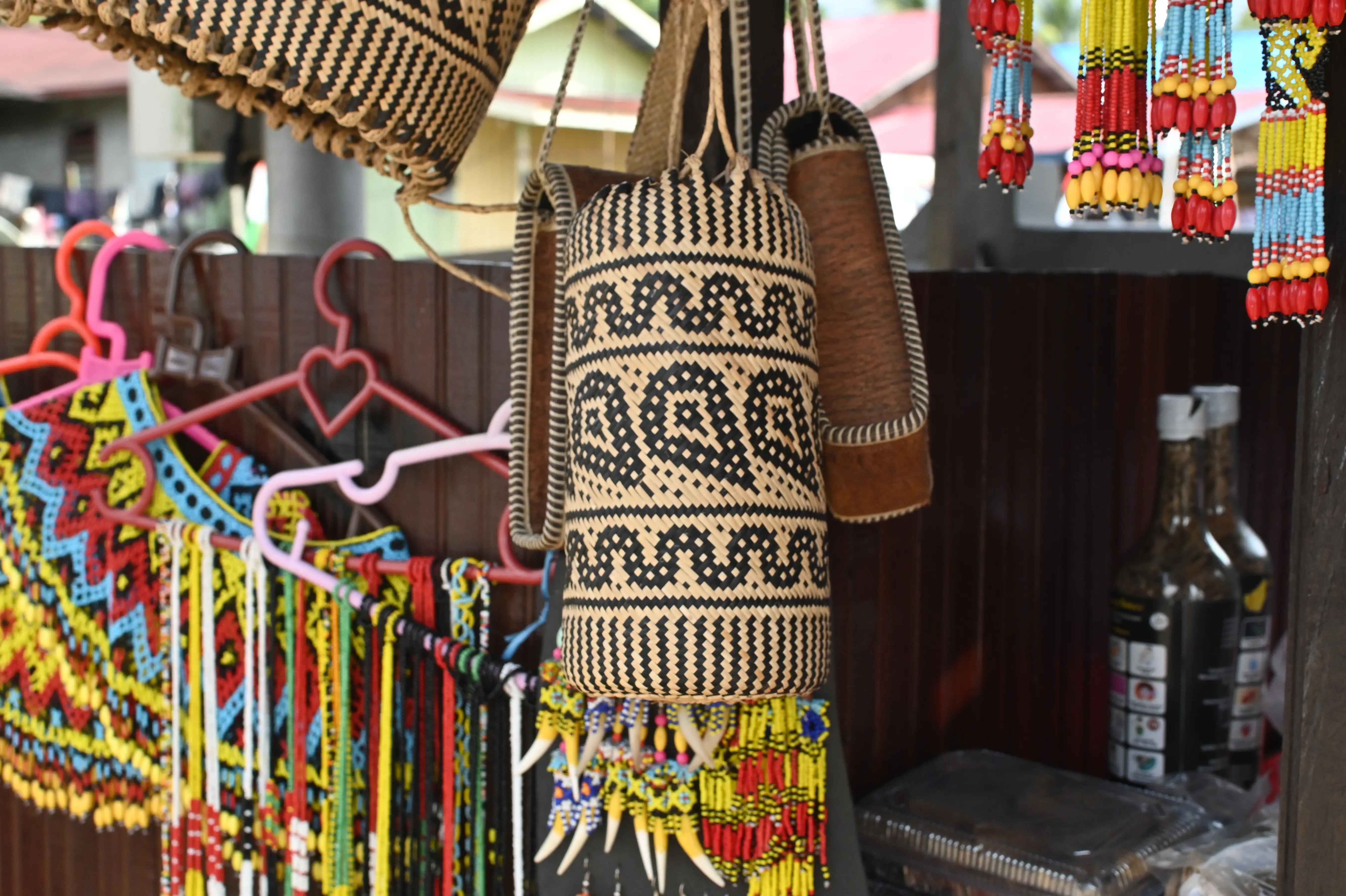 Tas Anjat Anyaman Rotan - Kerajinan Dayak Pampang